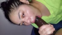 Haciendo feliz al negro, ella es experta en sexo oral – Xleche.com – Videos porno