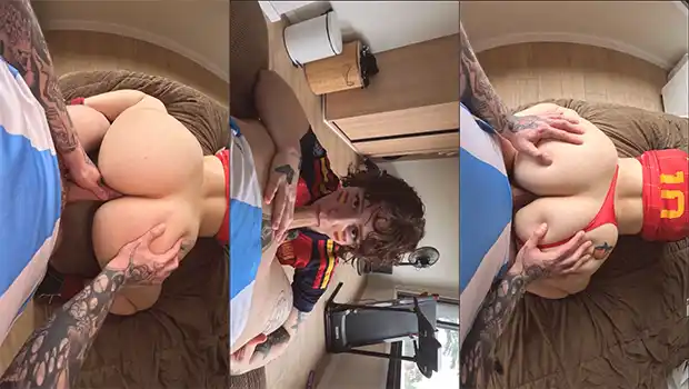 Sexo intenso después de llegar a casa del juego con su novia