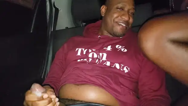 Puta de gran culo sácale en el carro al negro cocolo – Xleche.com – Videos porno